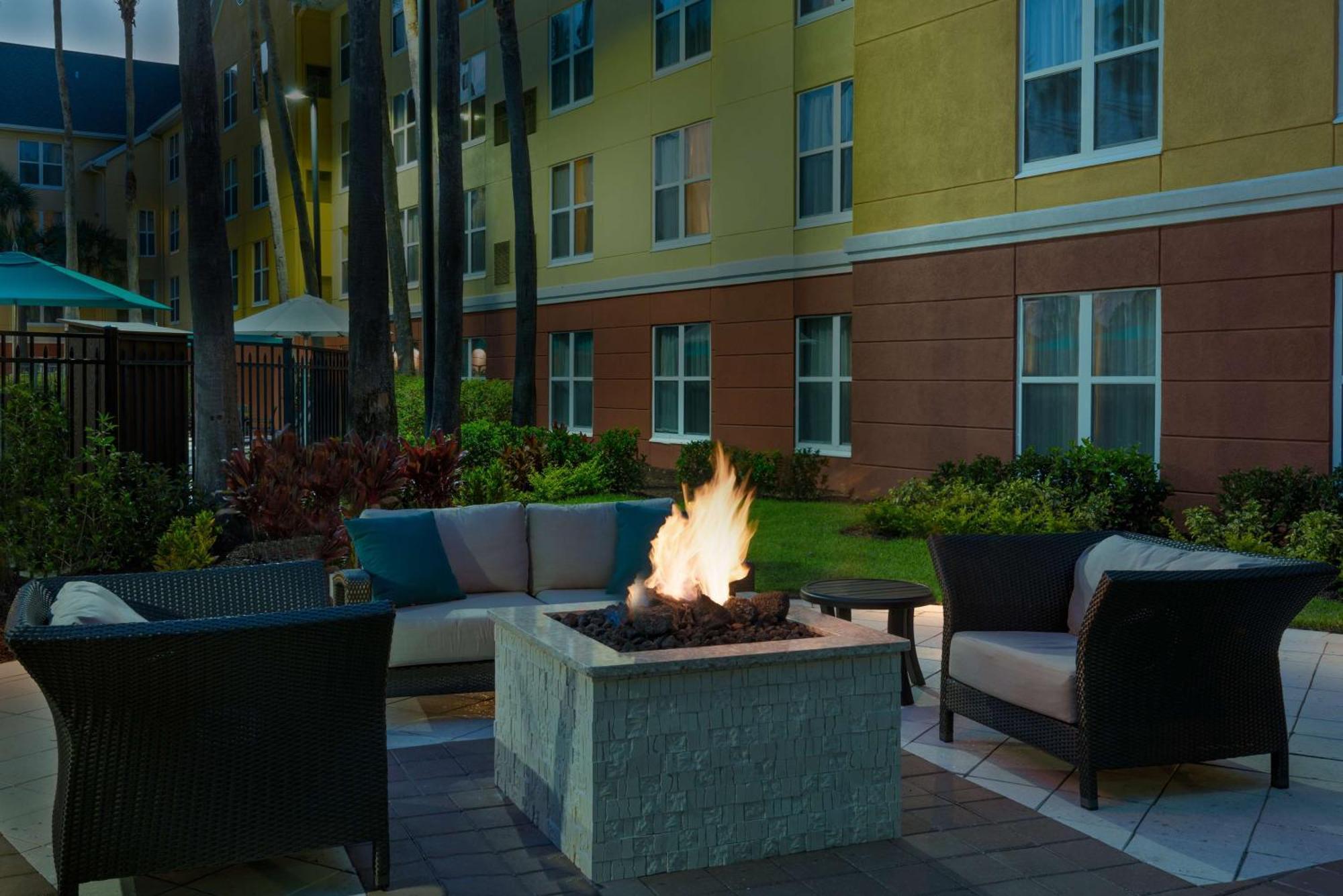 Homewood Suites By Hilton Orlando-Ucf Area Alafaya Экстерьер фото
